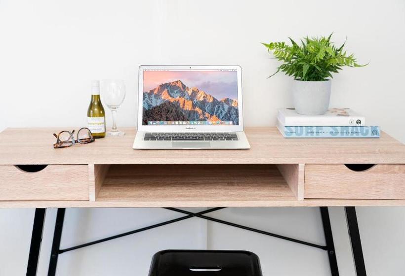 فندق على الطريق The Mid Pacific