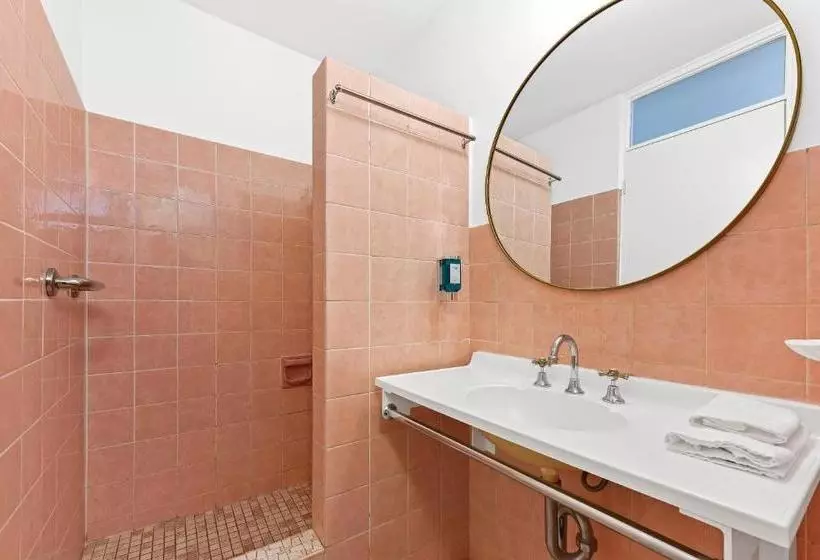 Мотель The Mid Pacific