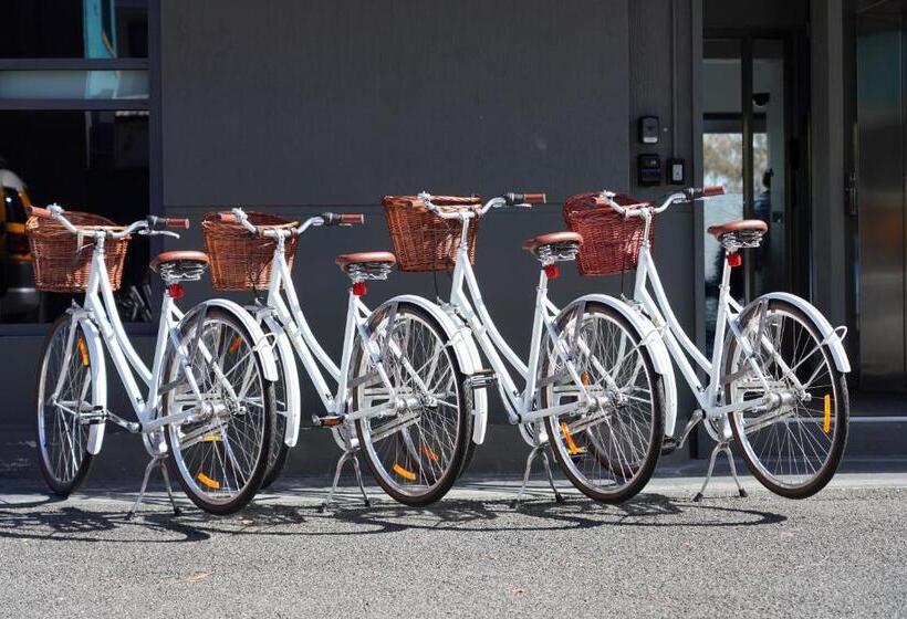 فندق على الطريق The Mid Pacific