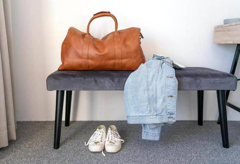 فندق على الطريق The Mid Pacific