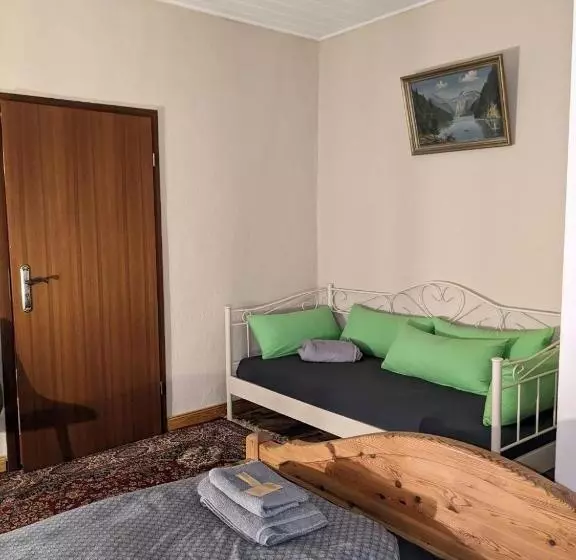 Aamiaismajoitus (B&B) Gasthaus Zum Goldenen Roß