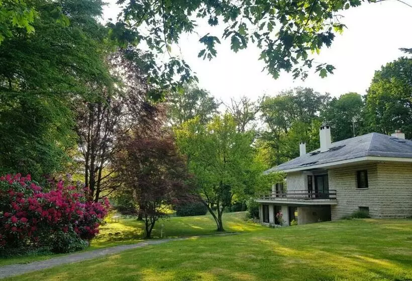 Aamiaismajoitus (B&B) Les Sabots Du Parc