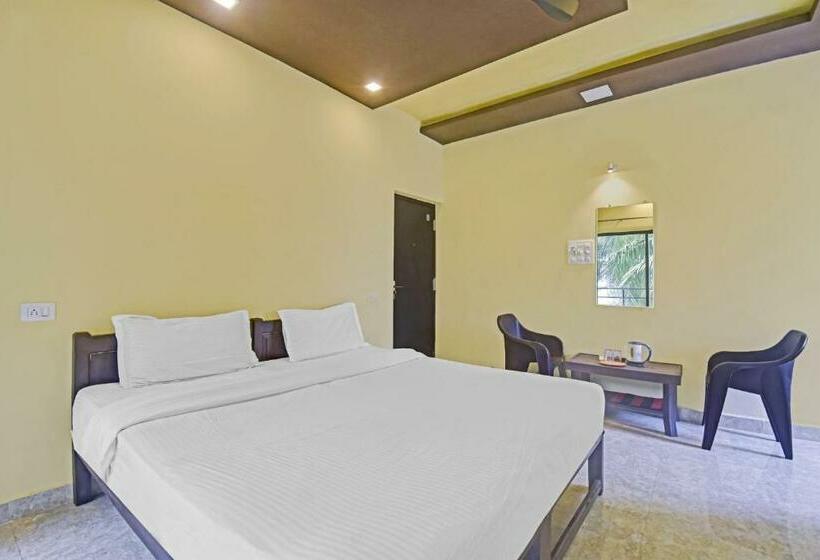 בית מלון כפרי Capital O 81657 Madhus Inn