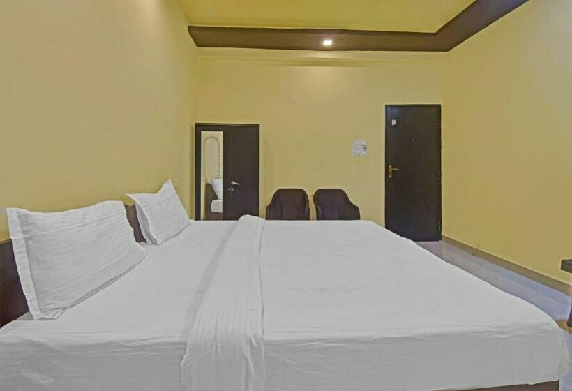 בית מלון כפרי Capital O 81657 Madhus Inn