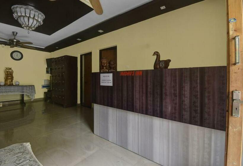 בית מלון כפרי Capital O 81657 Madhus Inn