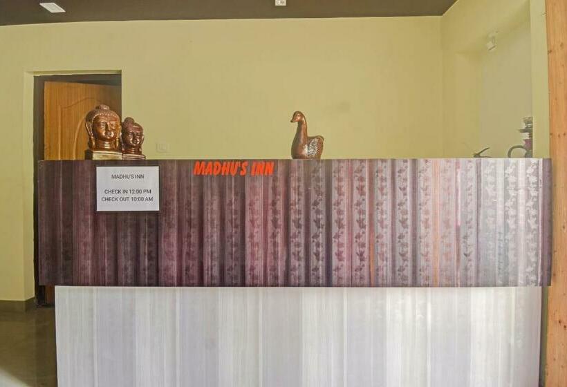 בית מלון כפרי Capital O 81657 Madhus Inn