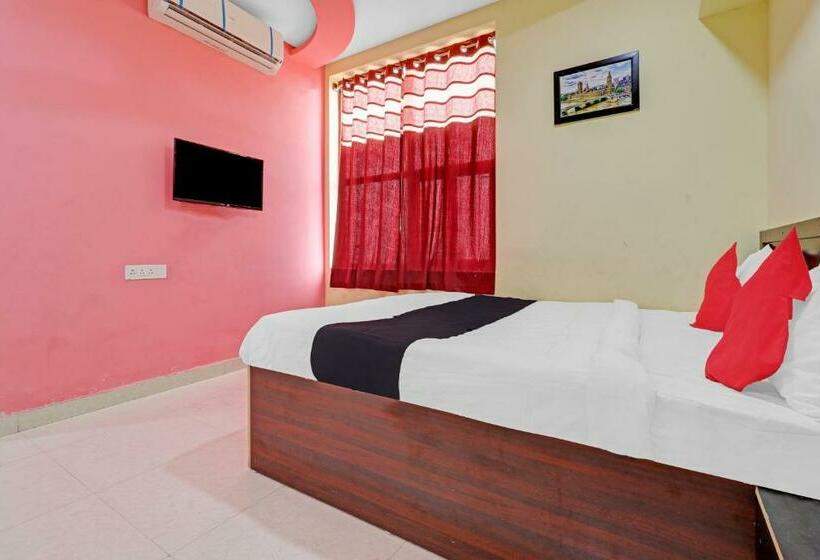 בית מלון כפרי Collection O 84373 Nsk Residency