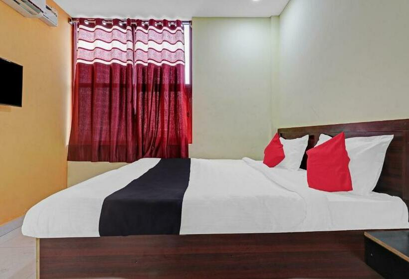 בית מלון כפרי Collection O 84373 Nsk Residency