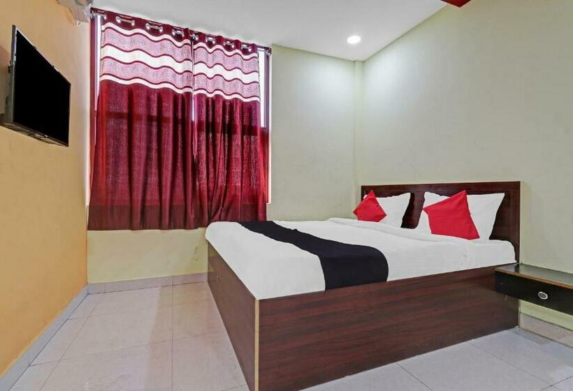 בית מלון כפרי Collection O 84373 Nsk Residency