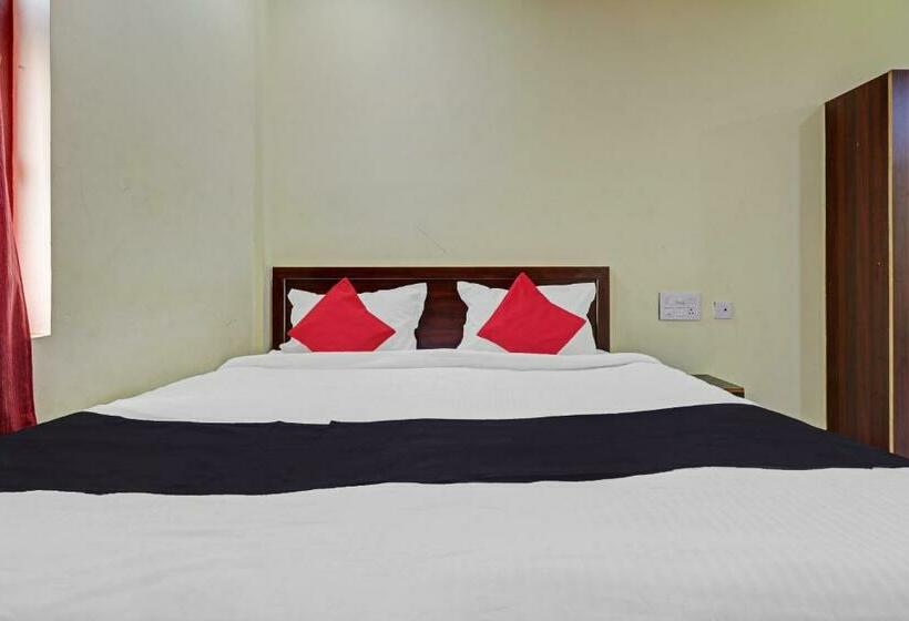 בית מלון כפרי Collection O 84373 Nsk Residency