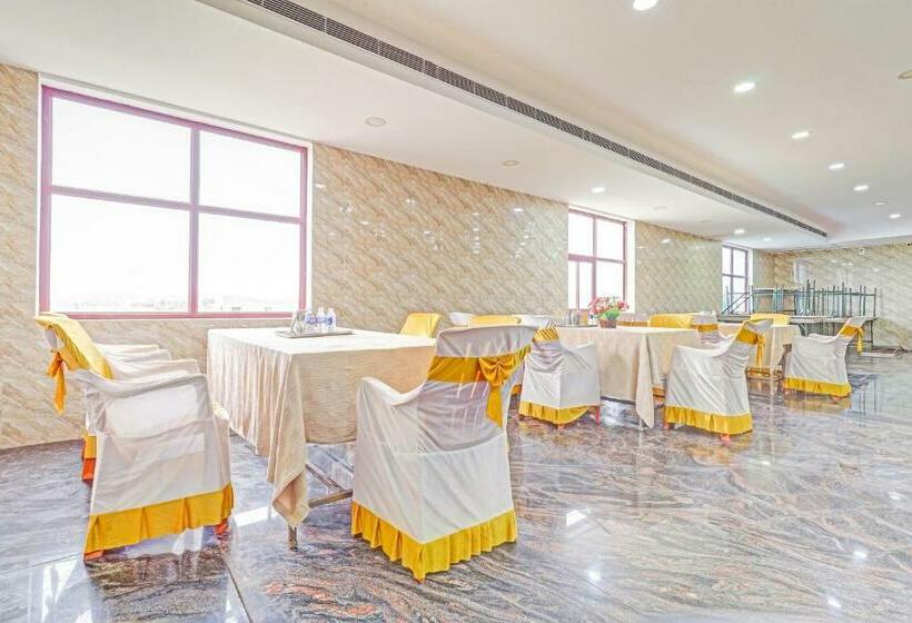 בית מלון כפרי Collection O 84373 Nsk Residency