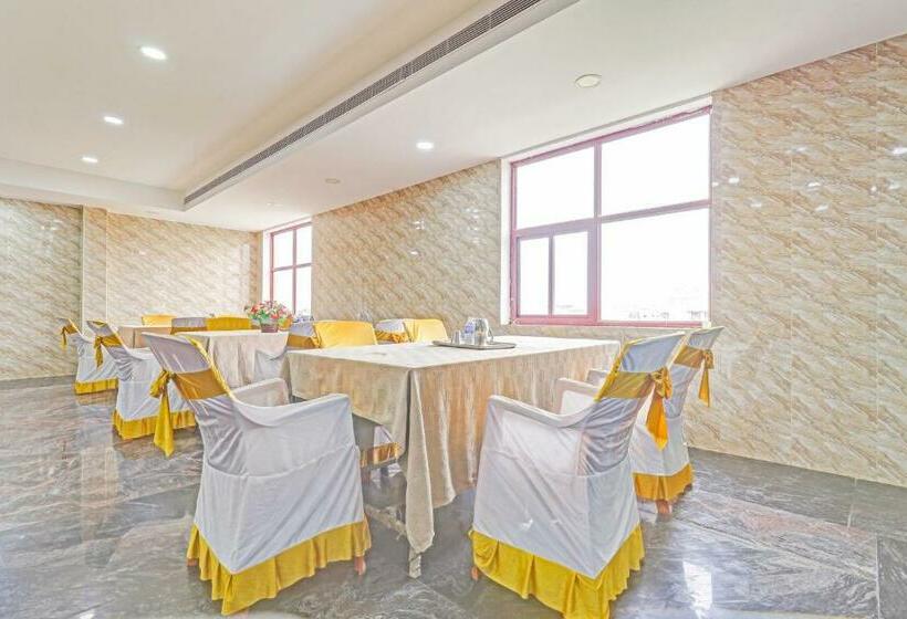 בית מלון כפרי Collection O 84373 Nsk Residency