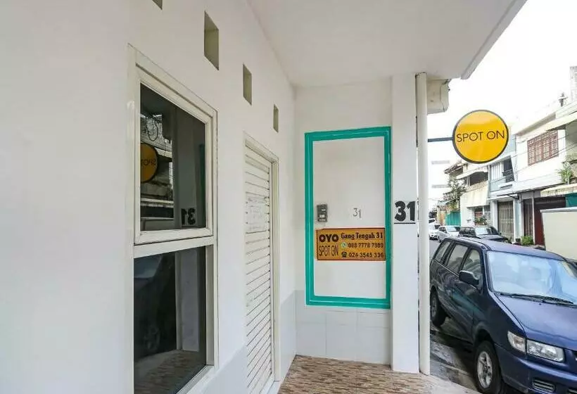 هتل Spot On 90780 Gang Tengah Homestay Syariah