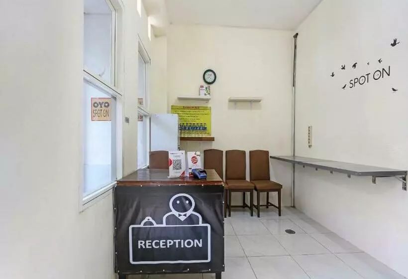 هتل Spot On 90780 Gang Tengah Homestay Syariah