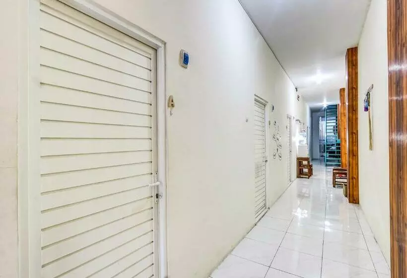 هتل Spot On 90780 Gang Tengah Homestay Syariah