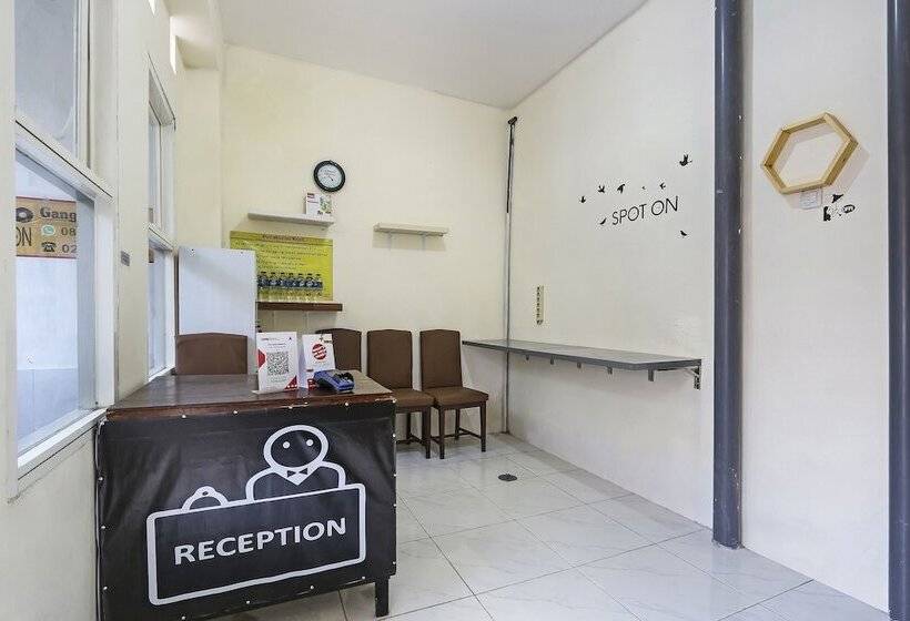 Szálloda Spot On 90780 Gang Tengah Homestay Syariah