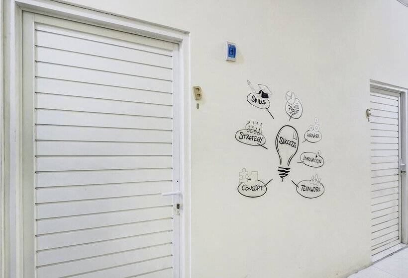 Szálloda Spot On 90780 Gang Tengah Homestay Syariah