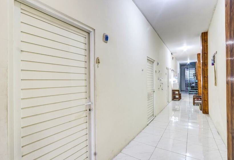 Szálloda Spot On 90780 Gang Tengah Homestay Syariah