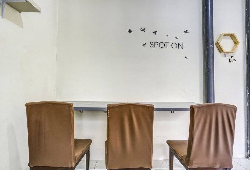 Szálloda Spot On 90780 Gang Tengah Homestay Syariah