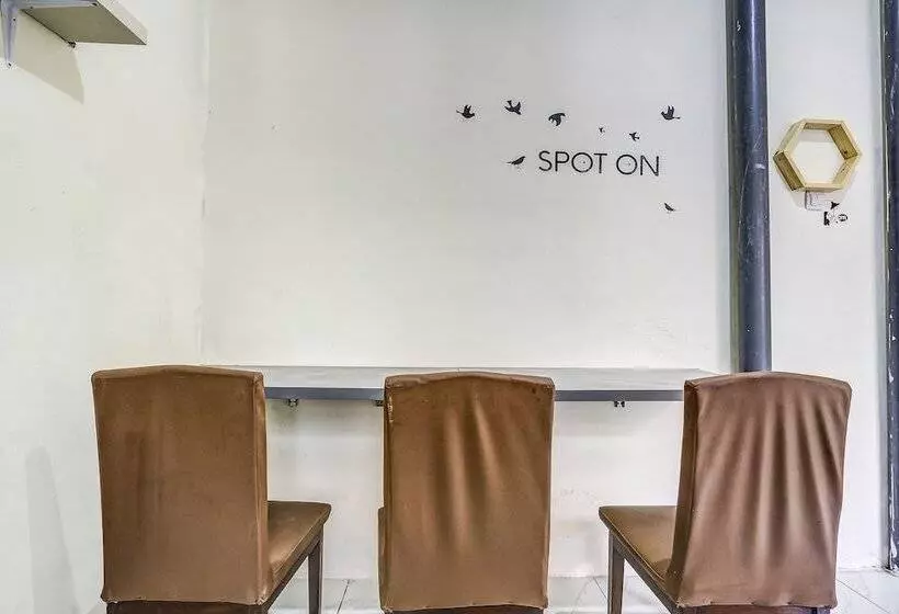 هتل Spot On 90780 Gang Tengah Homestay Syariah