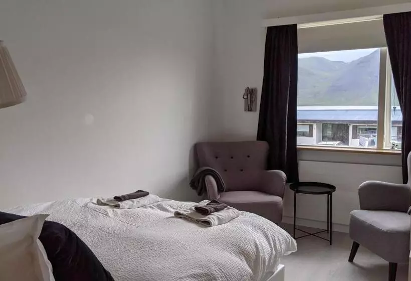 پانسیون Flateyri Guesthouse