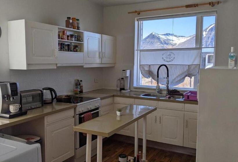 پانسیون Flateyri Guesthouse