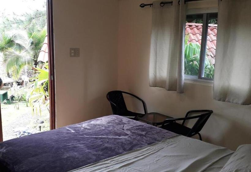 فندق صغير Los Pinos De Torio