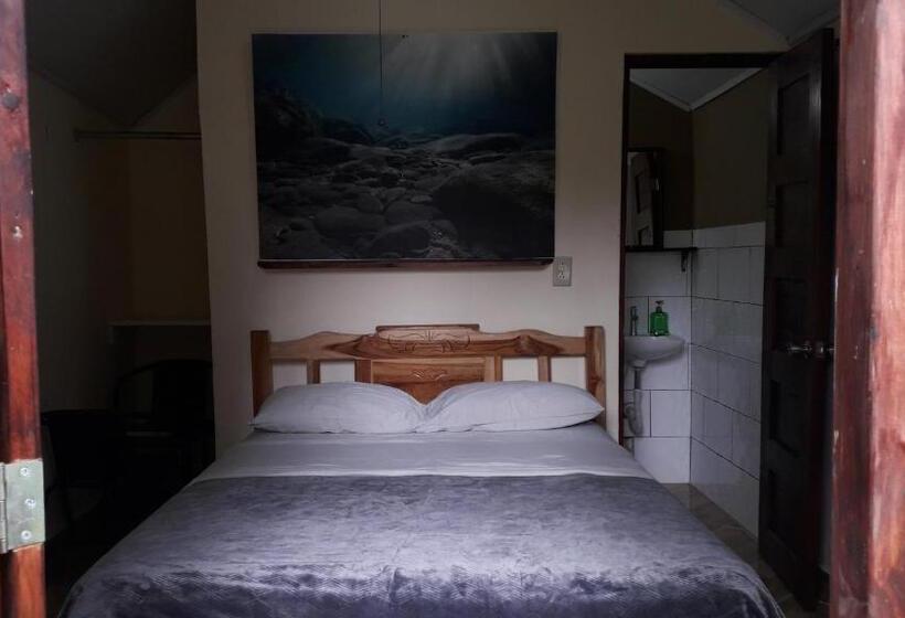 فندق صغير Los Pinos De Torio