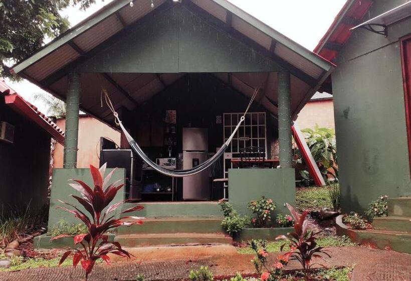 فندق صغير Los Pinos De Torio