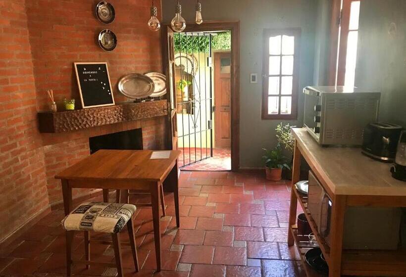 تختخواب و صبحانه La Yurta