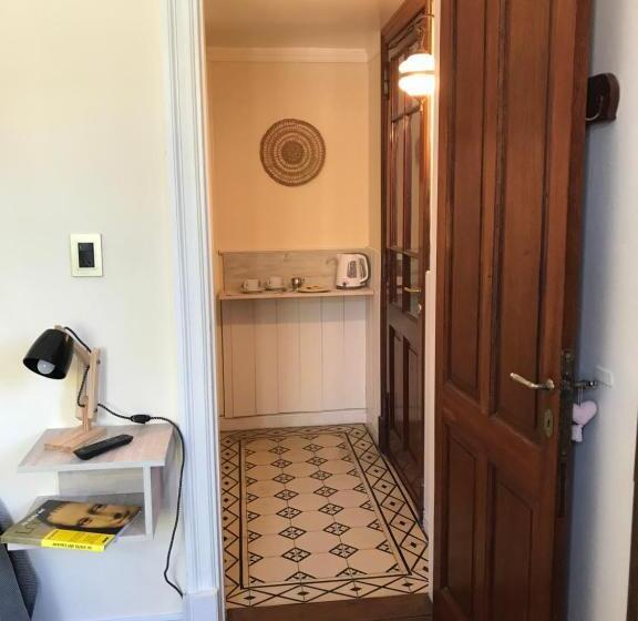 تختخواب و صبحانه La Yurta