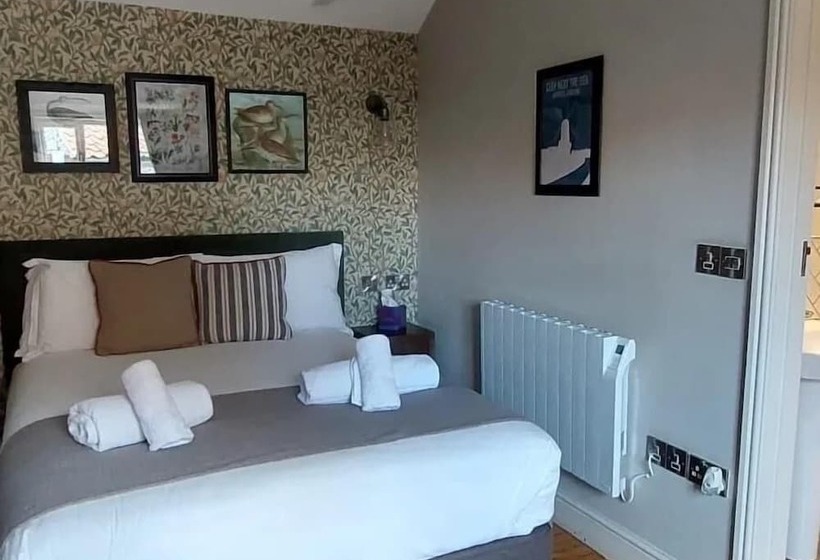 Bed and Breakfast The Three Swallows Cley