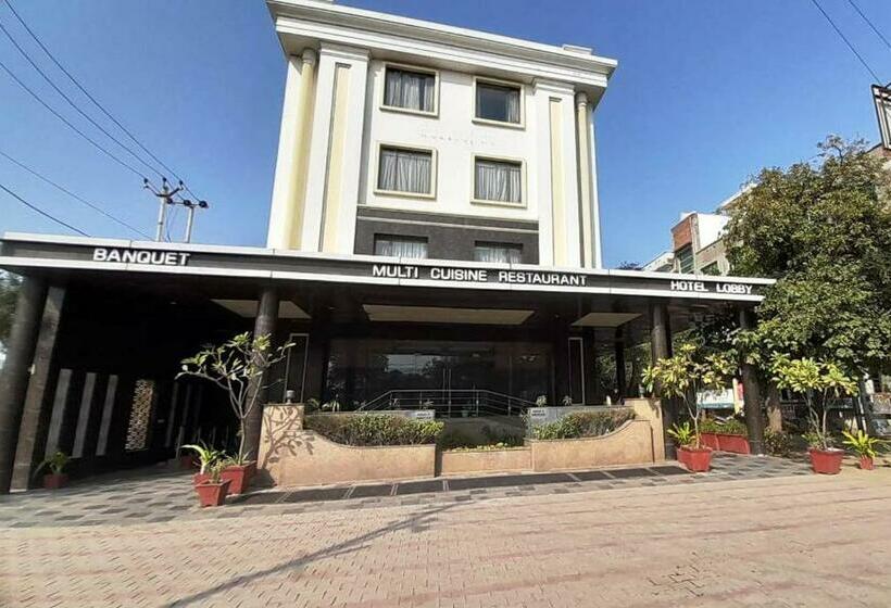 בית מלון כפרי The Marque By Luxus In Mathura