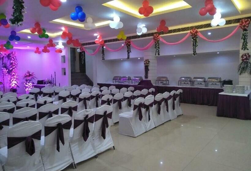 בית מלון כפרי The Marque By Luxus In Mathura