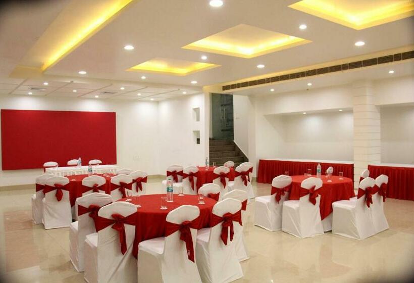 בית מלון כפרי The Marque By Luxus In Mathura