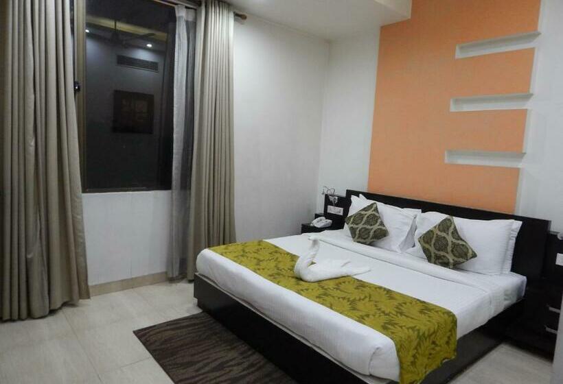 בית מלון כפרי The Marque By Luxus In Mathura