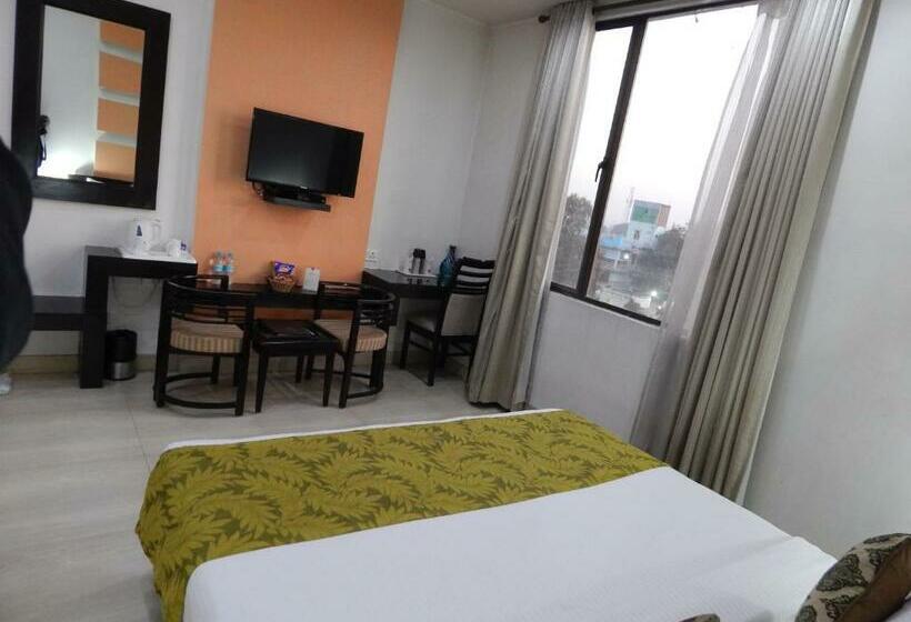 בית מלון כפרי The Marque By Luxus In Mathura