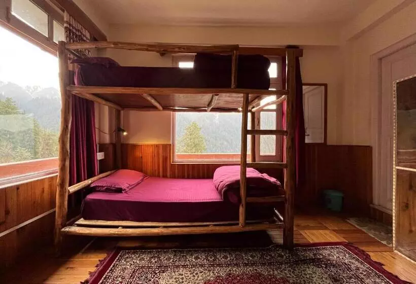 Odin Hostel Shoja