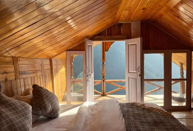 Odin Hostel Shoja