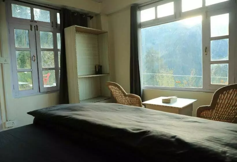 Odin Hostel Shoja