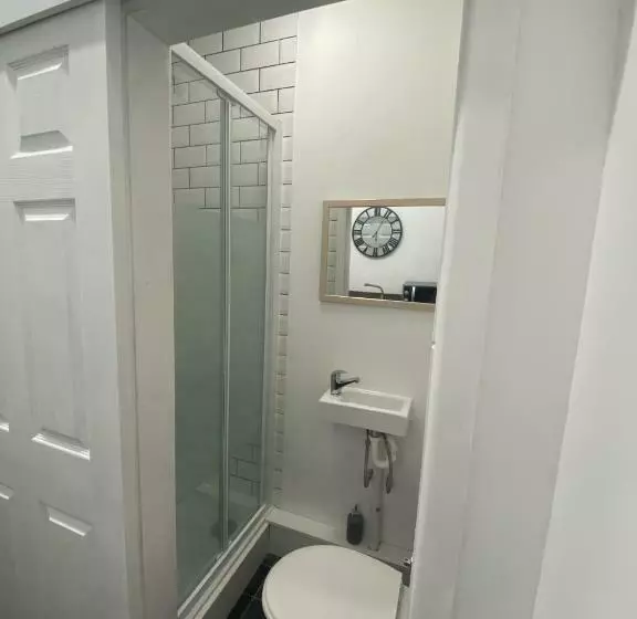 ペンション Converted Guest House For Short Term Stays