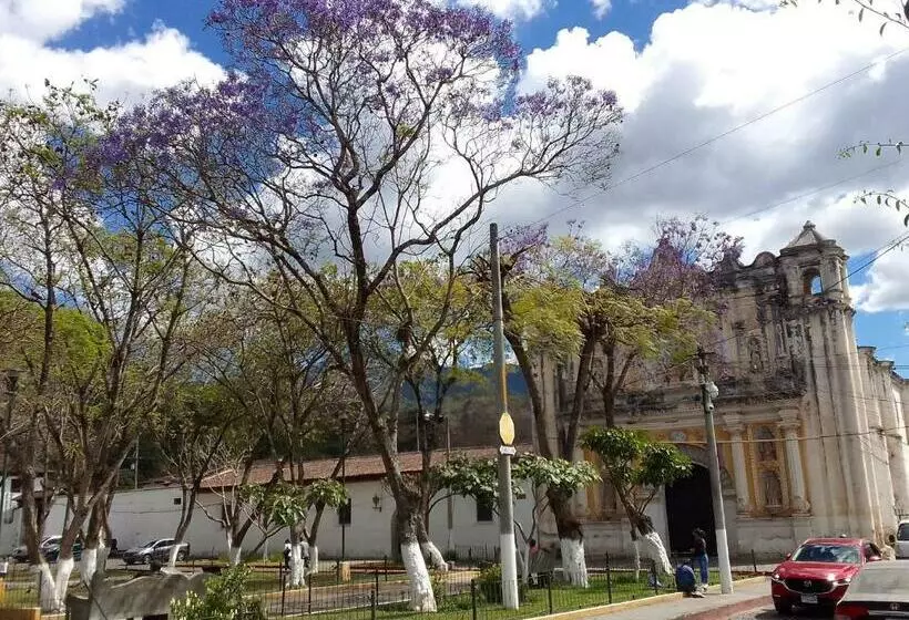 هاستل Huellas Hostal Antigua