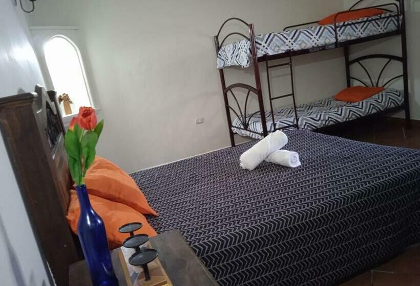 هاستل Huellas Hostal Antigua