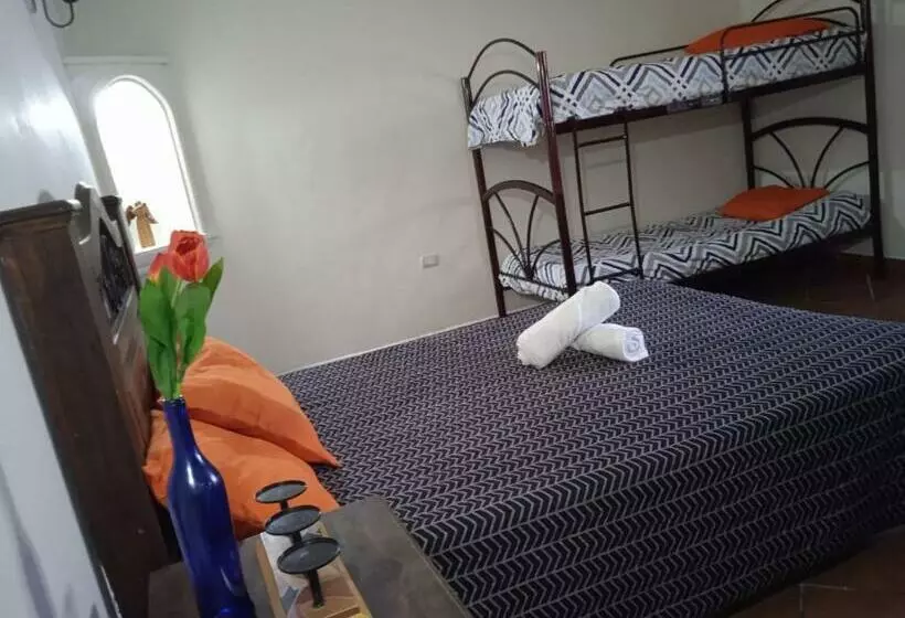 هاستل Huellas Hostal Antigua