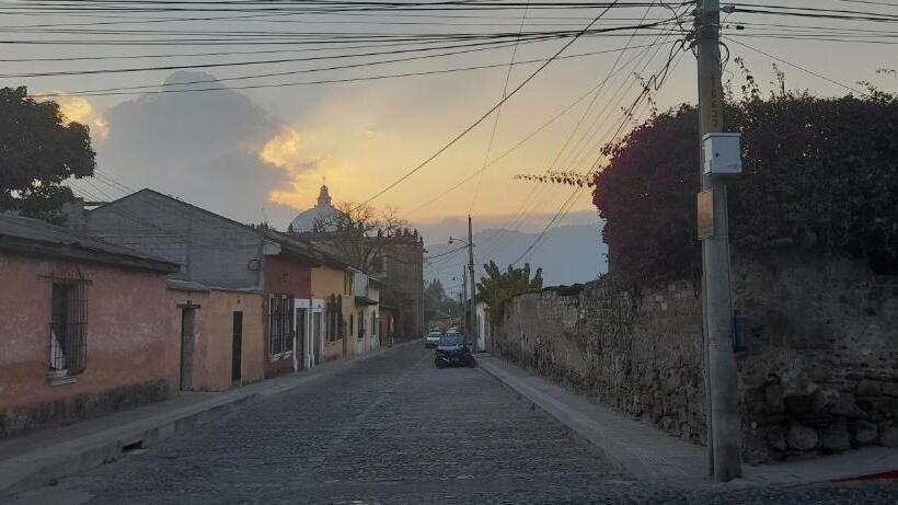 هاستل Huellas Hostal Antigua