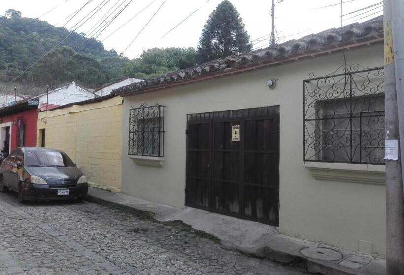 هاستل Huellas Hostal Antigua