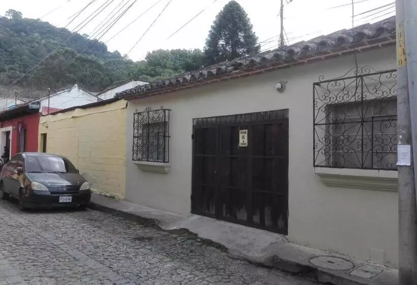 هاستل Huellas Hostal Antigua