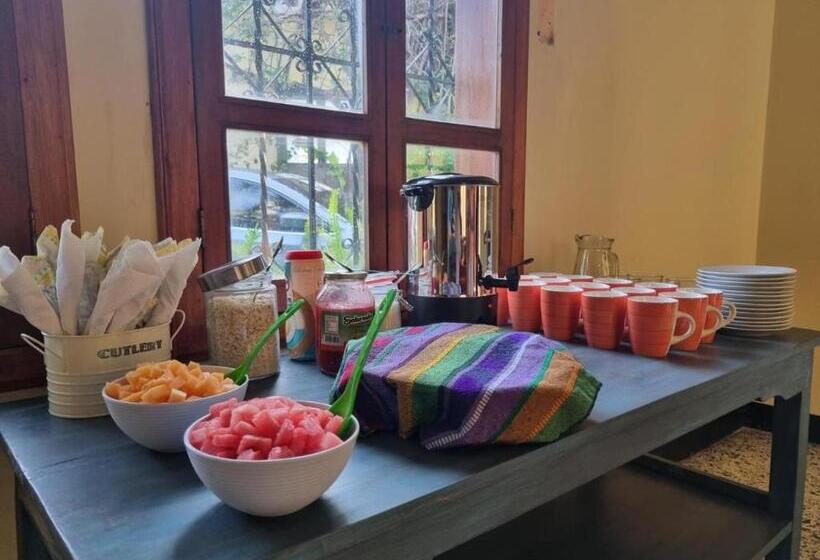 هاستل Huellas Hostal Antigua