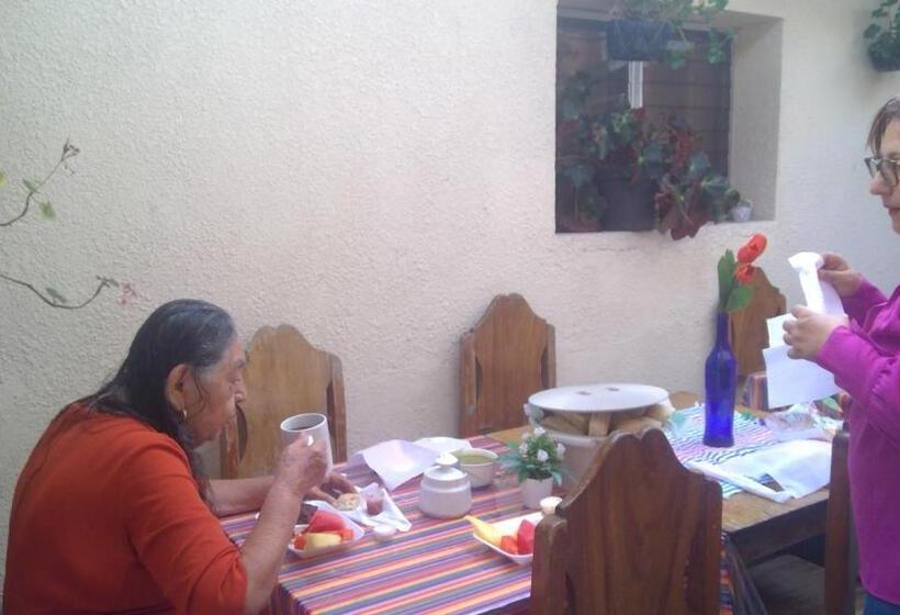 هاستل Huellas Hostal Antigua