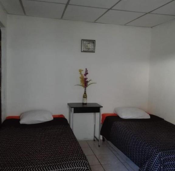 هاستل Huellas Hostal Antigua